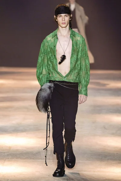 Look 12